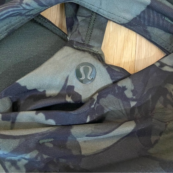 Lululemon Wrap It Up Tank size 4 - Picture 6 of 7